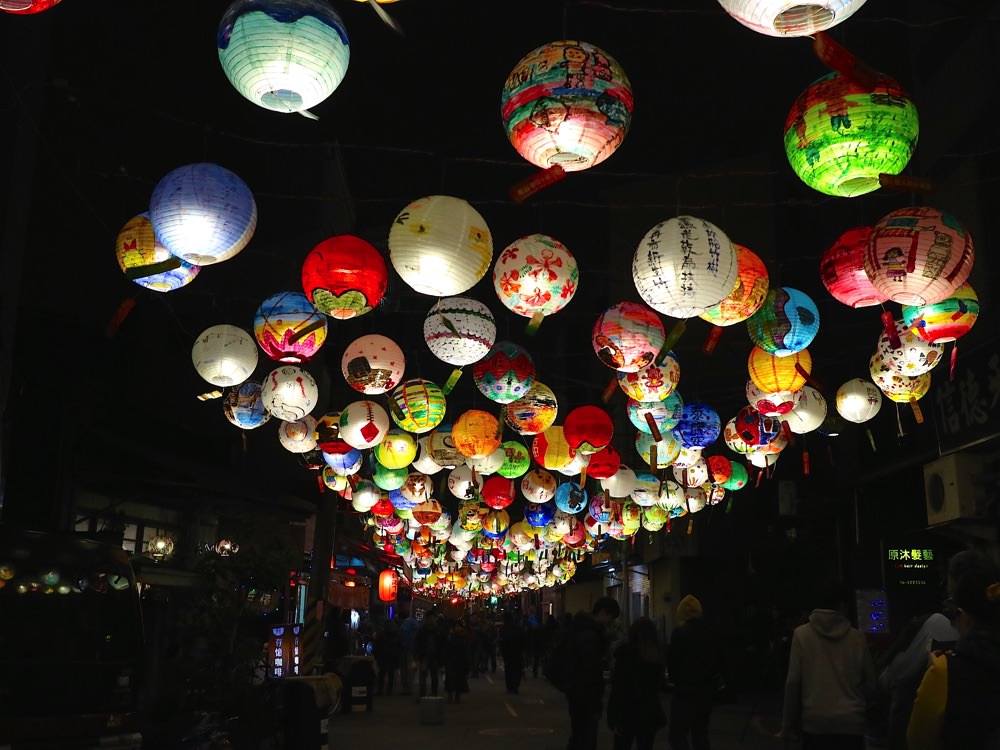 窩客 進食的巨鼠 推薦 普濟殿花燈 / WalkerLand窩客島 整理提供