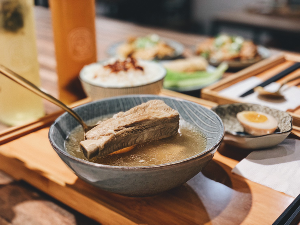 美食窩客 克羅依 推薦「小誇張肉骨茶」