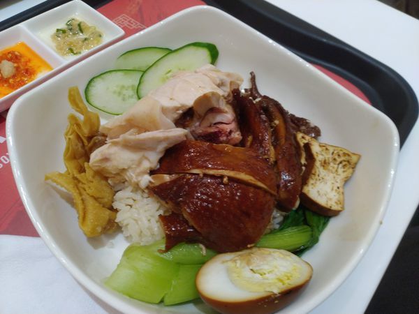 美食窩客 東吃東吃到處吃 推薦「新加坡海記醬油雞」