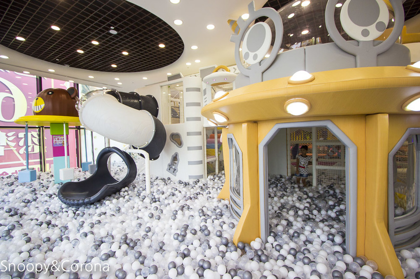 親子窩客 史努比 在「樂米樂園台中北歐館」