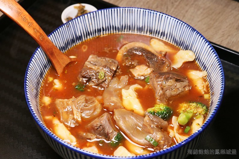 美食窩客 海綿飽飽 推薦「台灣郎正宗牛肉麵」