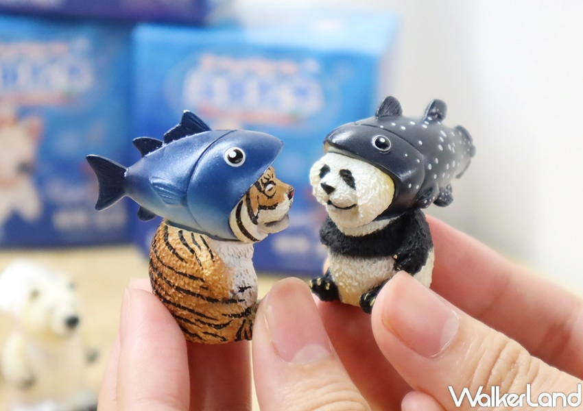 狗狗戴鯊魚頭套太萌了 朝隈俊男 海中散步 全新公仔系列手刀預購 超萌 章魚獅子 烏賊白熊 打造療癒動物水族箱 Walkerland窩客島
