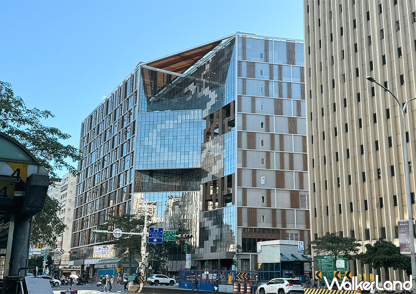 ▲▼位於中正紀念堂站附近的「臻味胡椒餅」，就在南門市場正對面 / WalkerLand窩客島整理提供​​​​​​​