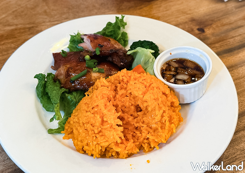 ▲關島餐酒館「Three Squares Restaurant」使用在地紅米飯,以及 Finadene 醬汁 / WalkerLand窩客島 蕭芷琳 拍攝 ▲關島餐酒館「Three Squares Restaurant」使用在地紅米飯,以及 Finadene 醬汁 / WalkerLand窩客島 蕭芷琳 拍攝