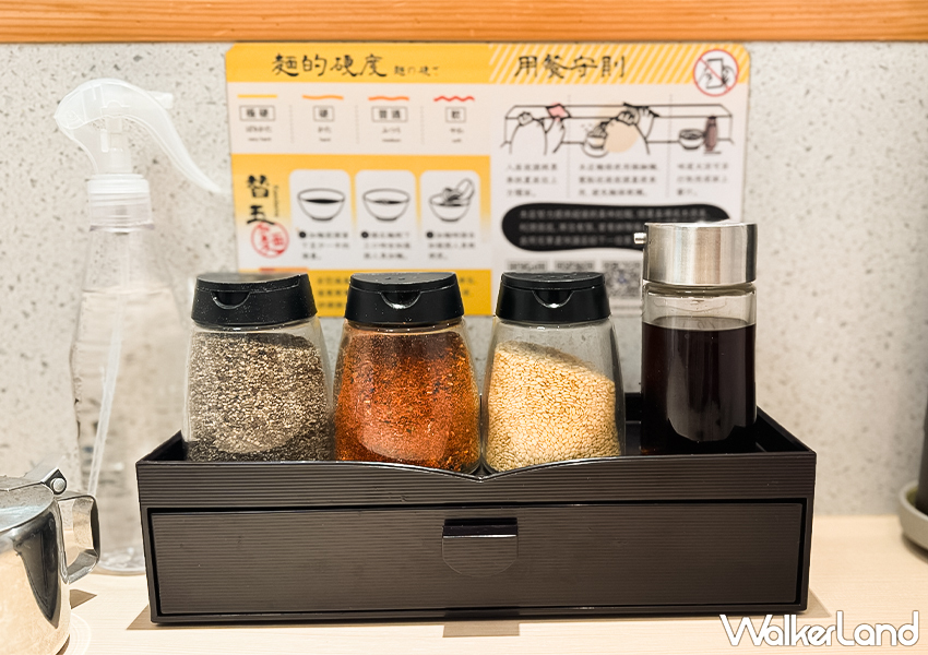 台北宵夜拉麵店「麵屋雞金」位於忠孝新生捷運站4號出口附近，步行僅需4分鐘即可抵達