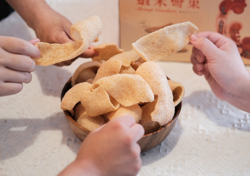 ▲蝦餅以嚴選新鮮海蝦製作，包含胭脂蝦、火燒蝦與劍蝦等，整體蝦味十足。 / 蝦米工坊提供、WalkerLand窩客島整理