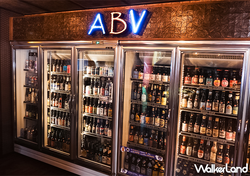 ▲▼大巨蛋美食「ABV南洋餐酒館」擁有超過300款來自世界各地的精釀啤酒,讓顧客可以自由搭配餐點 / WalkerLand窩客島 蕭芷琳 拍攝 ▲▼大巨蛋美食「ABV南洋餐酒館」擁有超過300款來自世界各地的精釀啤酒,讓顧客可以自由搭配餐點 / WalkerLand窩客島 蕭芷琳 拍攝
