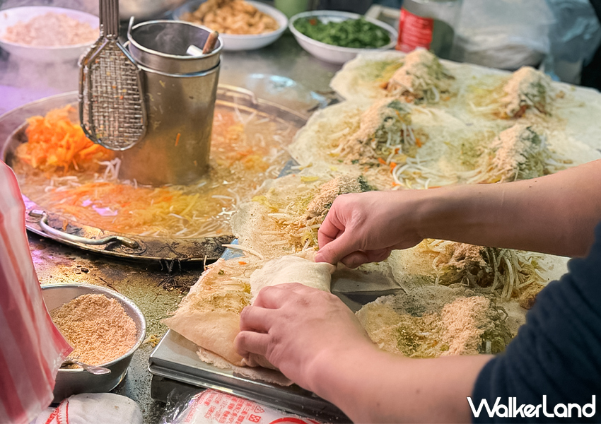 ▲清明節吃潤餅！台北潤餅必吃「吾旺再季 (原松青潤餅)」位在南機場夜市裡面 / WalkerLand窩客島 蕭芷琳 拍攝