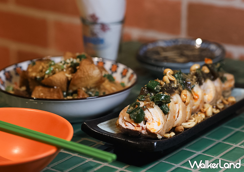 ▲西門町酒吧「冰茶專賣店」推薦菜單：皮帶紅油醉雞 $320 / WalkerLand窩客島 蕭芷琳 拍攝