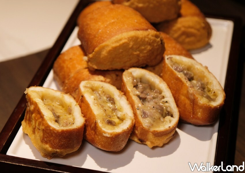 ▲春韭人氣必吃「和牛銀絲捲」加入澳洲M9和牛、起司以及洋蔥超罪惡 / WalkerLand窩客島 鄭雅之 拍攝 ▲春韭人氣必吃「和牛銀絲捲」加入澳洲M9和牛、起司以及洋蔥超罪惡 / WalkerLand窩客島 鄭雅之 拍攝