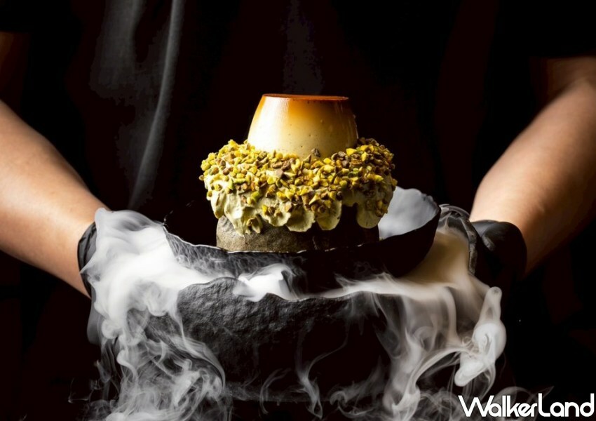 ▲ SOGO復興館快閃限定「開心果的神諭」,鋪滿酥脆的開心果碎,搭配下層香濃芝麻生乳蛋糕卷 /SOGO 提供、WalkerLand窩客島整理 ▲ SOGO復興館快閃限定「開心果的神諭」,鋪滿酥脆的開心果碎,搭配下層香濃芝麻生乳蛋糕卷 /SOGO 提供、WalkerLand窩客島整理