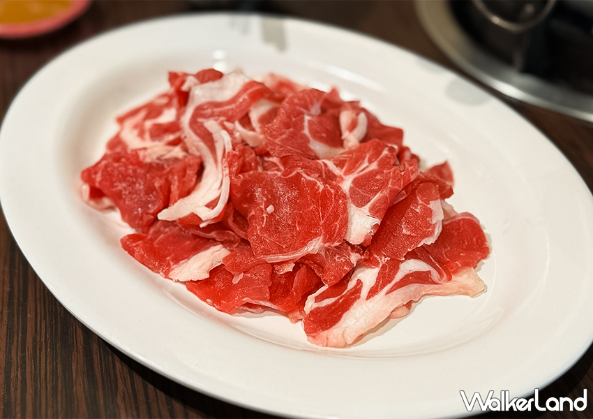 ▲彰化羊肉爐推薦「阿枝羊肉店」推薦菜單：生羊肉片 $700 / WalkerLand窩客島 蕭芷琳 拍攝