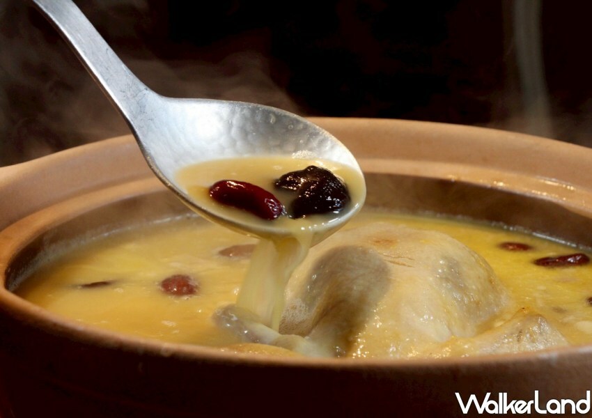 ▲春韭招牌必點黃金雞湯這次升級成「魚翅花膠竹笙黃金雞湯」 / WalkerLand窩客島 鄭雅之 拍攝 ▲春韭招牌必點黃金雞湯這次升級成「魚翅花膠竹笙黃金雞湯」 / WalkerLand窩客島 鄭雅之 拍攝