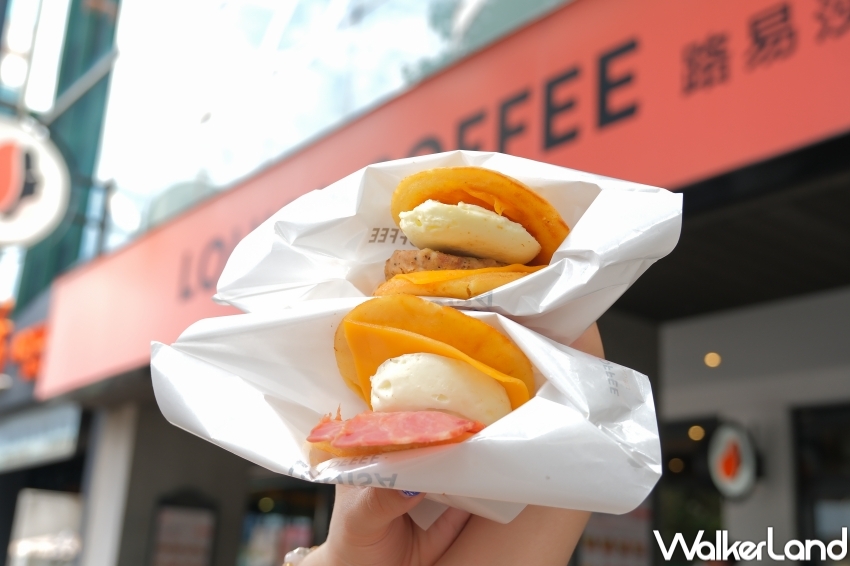 ▲路易莎近期也推出新品「鬆餅堡系列」掀起一波鬆餅堡話題 / WalkerLand窩客島 張人尹 拍攝