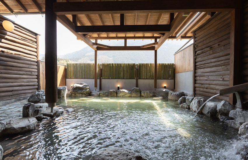 東京近郊溫泉秘境!日本罕見車站直達溫泉會館,邊泡湯邊看火車超療癒。 東京近郊溫泉秘境!日本罕見車站直達溫泉會館,邊泡湯邊看火車超療癒。