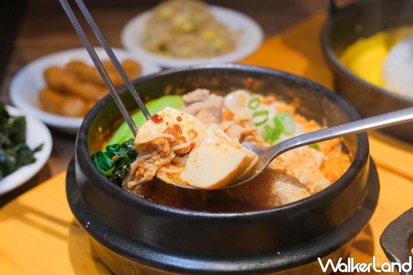 ▲北村豆腐家新品必吃麻辣奶油嫩豆腐煲，起司與麻辣湯底融合 / WalkerLand窩客島 張人尹 拍攝