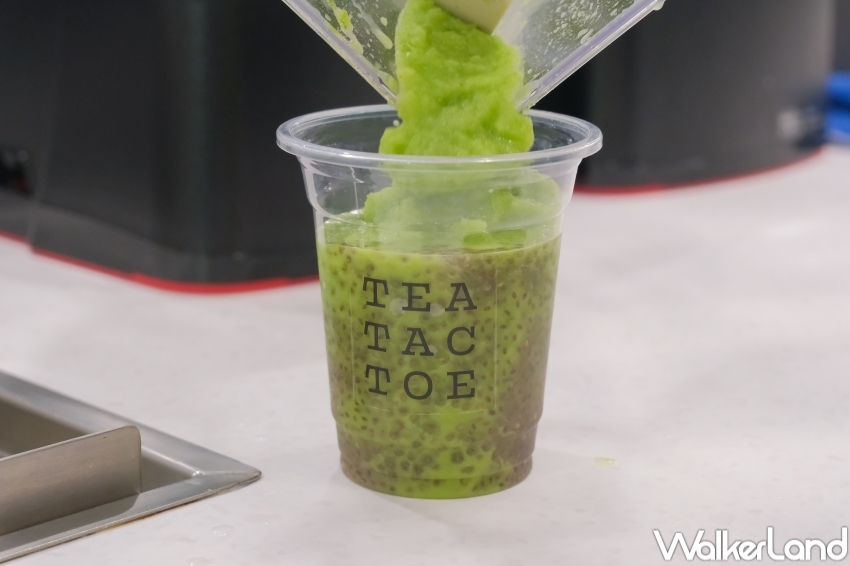 ▲果昔專賣店TEA TAC TOE主打推薦綠果昔-綠色派對 / WalkerLand窩客島 張人尹 拍攝