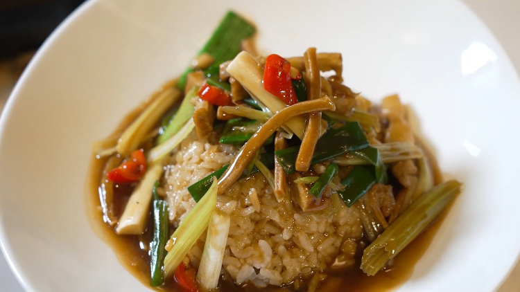 北方館子出乎意料!臺中「御饌臻品」勇奪燴飯王的創意客家味