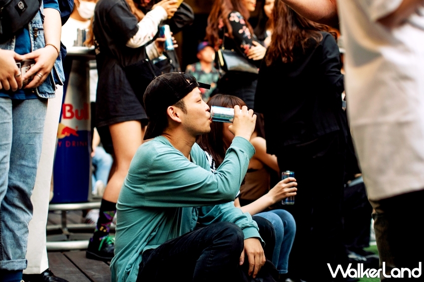 臺虎精釀聯手Red Bull Summer Vibes 登場！信義限定派對開喝夏日粉紅能量。