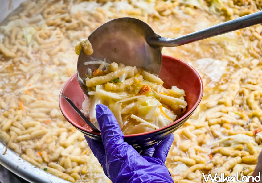 隱藏版屏東萬丹美食!社皮飯湯 在地人也狂排的飯湯老店,滿滿配料吃好吃滿。