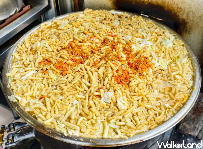 隱藏版屏東萬丹美食!社皮飯湯 在地人也狂排的飯湯老店,滿滿配料吃好吃滿。