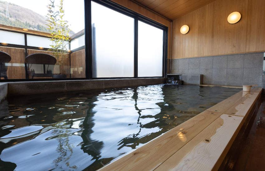 東京近郊溫泉秘境!日本罕見車站直達溫泉會館,邊泡湯邊看火車超療癒。 東京近郊溫泉秘境!日本罕見車站直達溫泉會館,邊泡湯邊看火車超療癒。