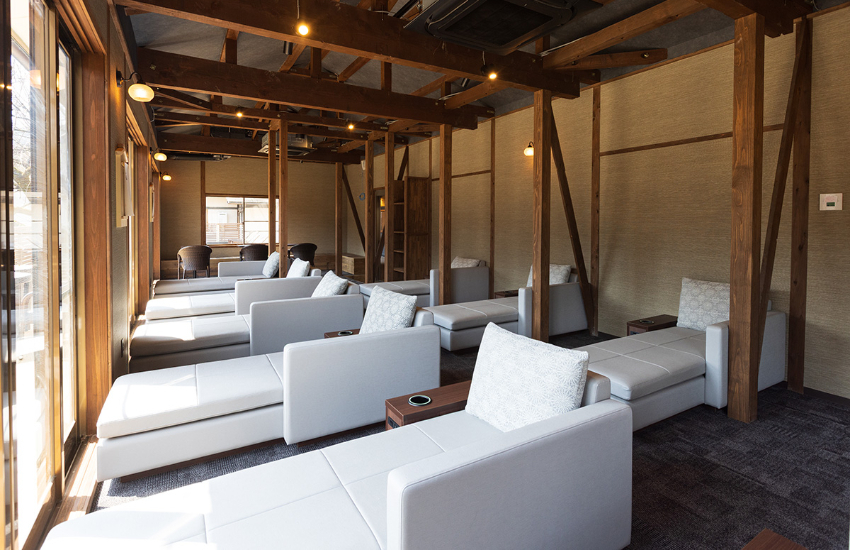 東京近郊溫泉秘境!日本罕見車站直達溫泉會館,邊泡湯邊看火車超療癒。 東京近郊溫泉秘境!日本罕見車站直達溫泉會館,邊泡湯邊看火車超療癒。