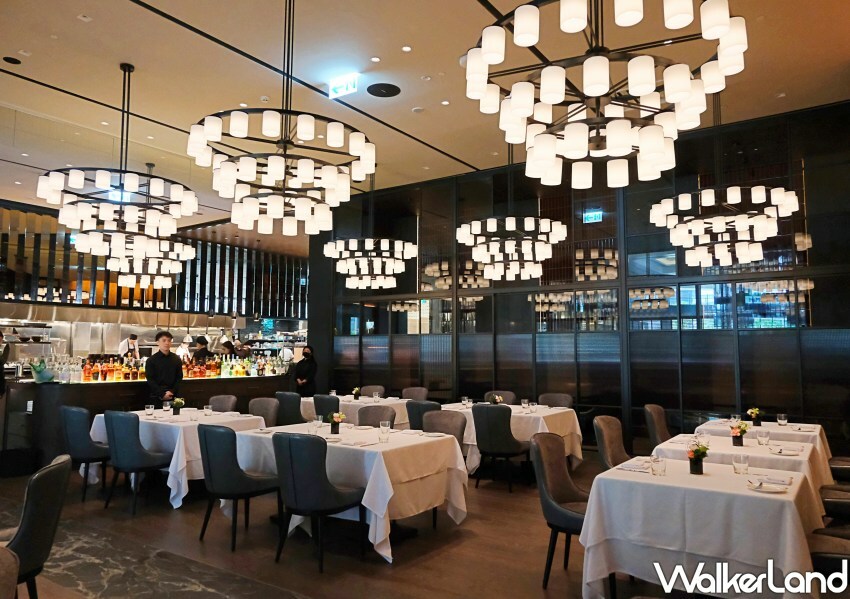 教父牛排漢來店▲店內挑高六米、座席150位,結合開放式廚房與DJ聲景設計 / WalkerLand窩客島 鄭雅之 拍攝