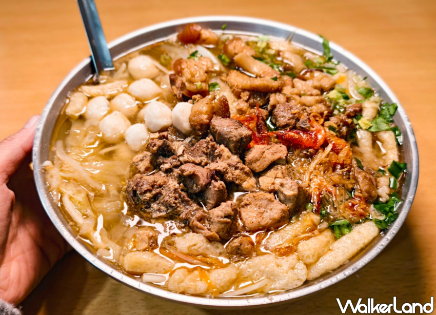 隱藏版屏東萬丹美食!社皮飯湯 在地人也狂排的飯湯老店,滿滿配料吃好吃滿。