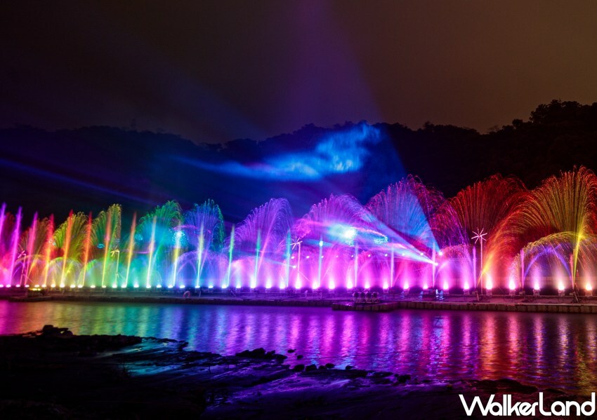 ▲2025碧潭水舞升級回歸！300秒煙火水舞秀點亮新店，市集 火舞一次滿足 / 新北觀旅局 提供、WalkerLand窩客島整理