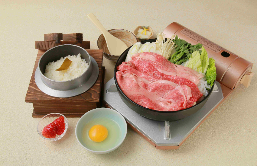 東京近郊溫泉秘境!日本罕見車站直達溫泉會館,邊泡湯邊看火車超療癒。 東京近郊溫泉秘境!日本罕見車站直達溫泉會館,邊泡湯邊看火車超療癒。