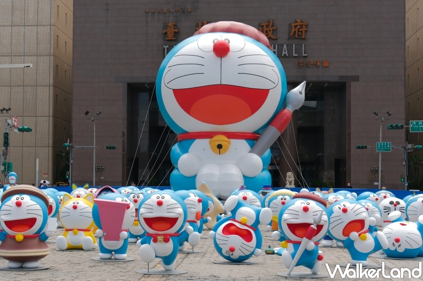▲60座哆啦A夢造型快閃信義區，12米高巨型哆啦A夢就在台北市政府前廣場 / WalkerLand窩客島 張人尹 拍攝