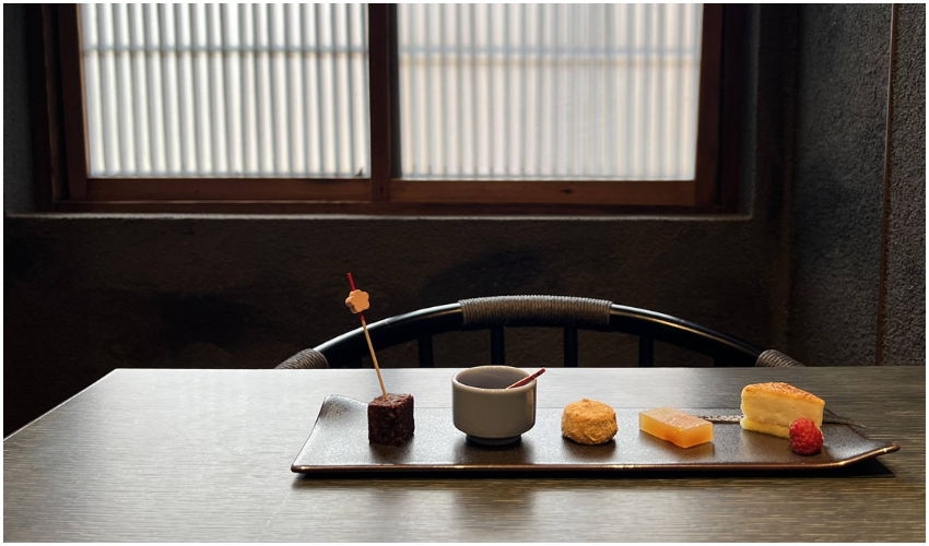 京都祇園的一席茶,不只品茗,更重要是讀得到空氣中的藝術。 京都祇園的一席茶,不只品茗,更重要是讀得到空氣中的藝術。