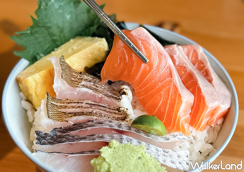 萬里美食推薦！階梯上食堂 平價海鮮丼飯、味噌湯喝到飽，Threads爆紅蛤蜊蒸蛋必吃。