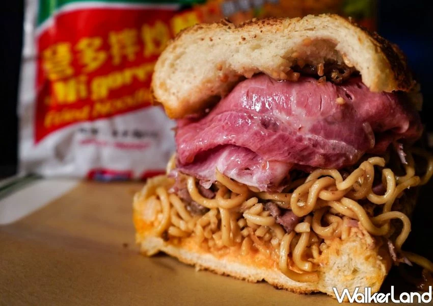 ▲營多麵攜手「FA BURGER」與「Comfort Burger Company」推出泡麵創意漢堡/ 有趣市集 提供、WalkerLand窩客島整理 ▲營多麵攜手「FA BURGER」與「Comfort Burger Company」推出泡麵創意漢堡/ 有趣市集 提供、WalkerLand窩客島整理