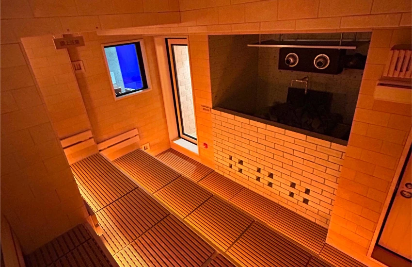 東京最新趨勢！共享辦公室+三溫暖組合，數位遊牧族新體驗。