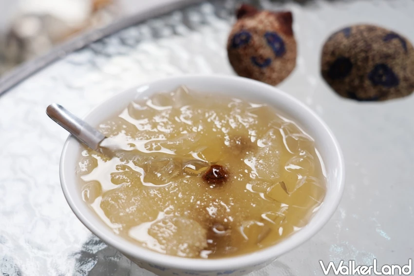 第五市場美食！港伯梅仔冰 80年老字號台中冰店，古早味酸梅冰吃起來。