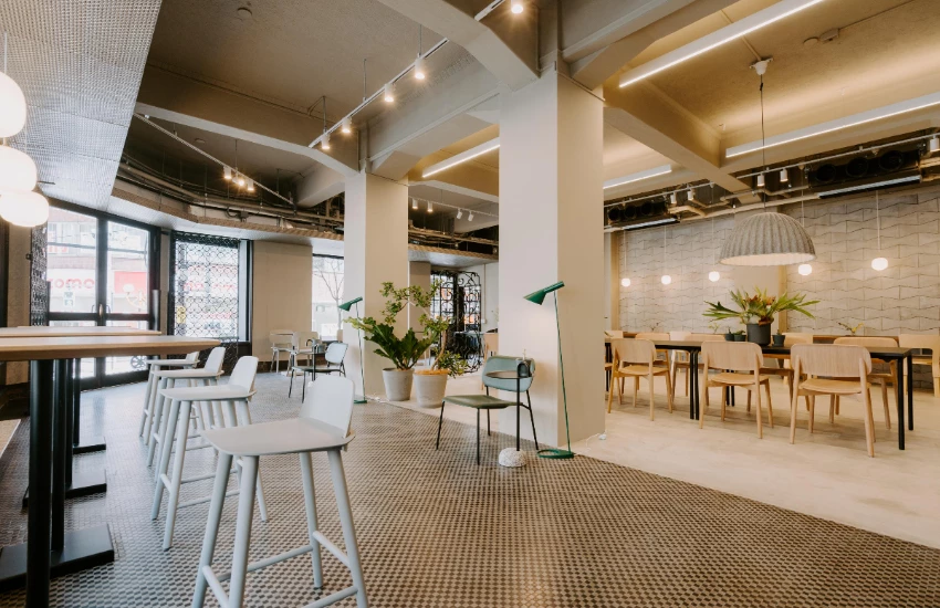 東京最新趨勢！共享辦公室+三溫暖組合，數位遊牧族新體驗。