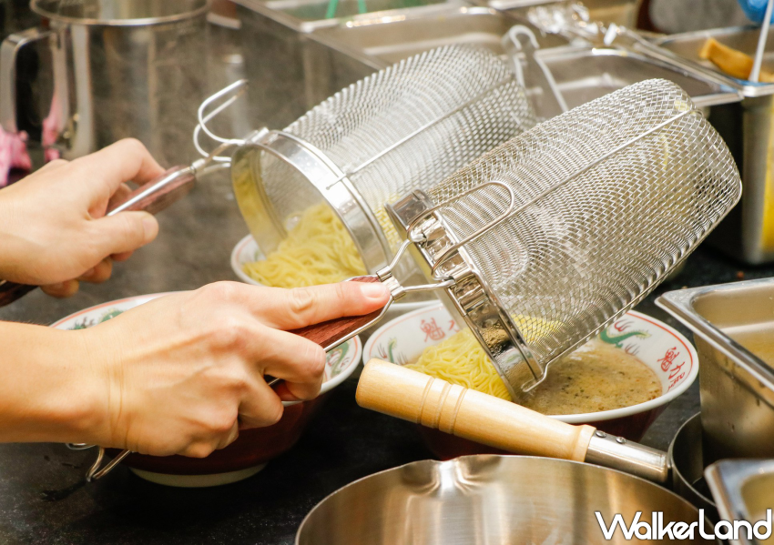 ▲魁力屋台灣首店與台灣製麵廠聯手開發的特製麵條 / 魁力屋拉麵台灣FB 提供、WalkerLand窩客島整理