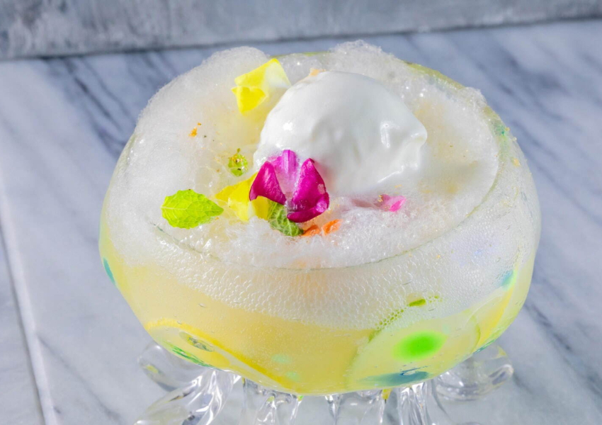 京都Cross Hotel超狂創意，水母造型刨冰淋彈珠汽水秒變哈密瓜奶昔。