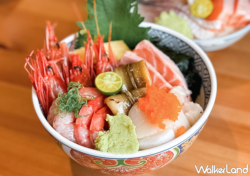萬里美食推薦！階梯上食堂 平價海鮮丼飯、味噌湯喝到飽，Threads爆紅蛤蜊蒸蛋必吃。