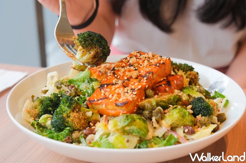 ▲SALT&STONE南港LaLaport限定餐點香料芝麻豆腐沙拉 / WalkerLand窩客島 張人尹 拍攝