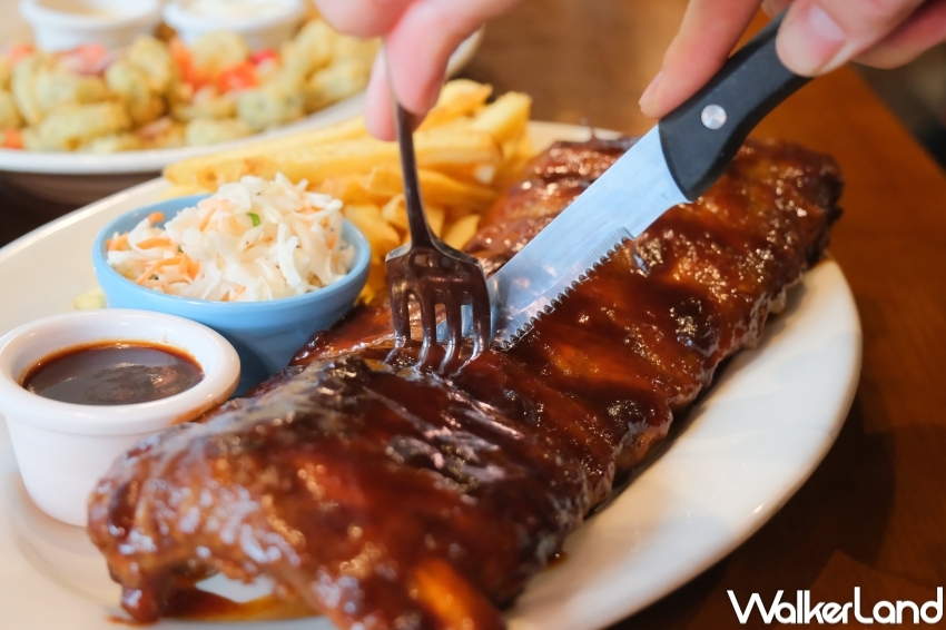 ▲TGI FRIDAYS慶祝全球60週年，出生年份中含有「6」免費升級紐奧良炸蝦雙拼 / WalkerLand窩客島 張人尹 拍攝​​​​​​​