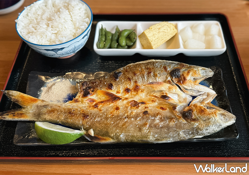 萬里美食推薦！階梯上食堂 平價海鮮丼飯、味噌湯喝到飽，Threads爆紅蛤蜊蒸蛋必吃。