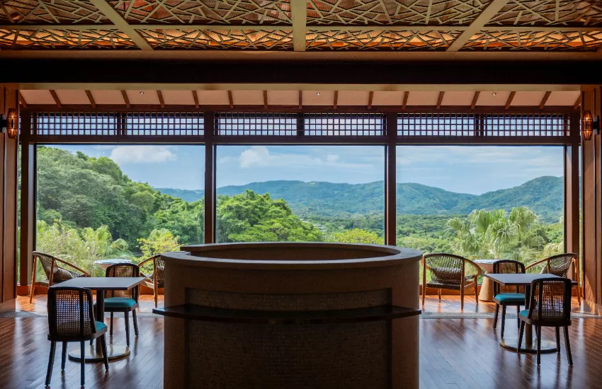 沖繩全新主題樂園「JUNGLIA OKINAWA」開幕倒數計時,12公尺巨型生命樹+世界最大無邊際溫泉打造度假天堂。