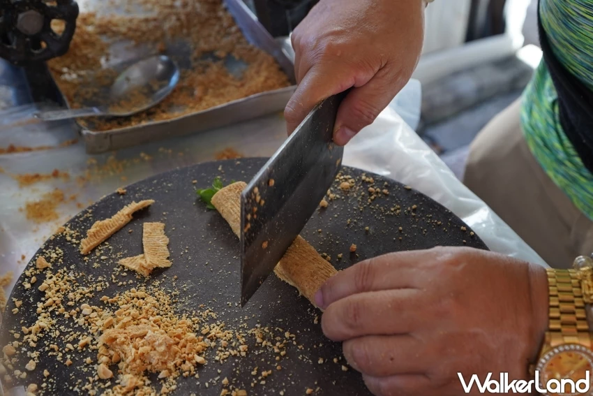 台南祀典武廟拜月老必買！土豆伯府城花生糖 70年古早味花生糖，傳統工法現點現做。
