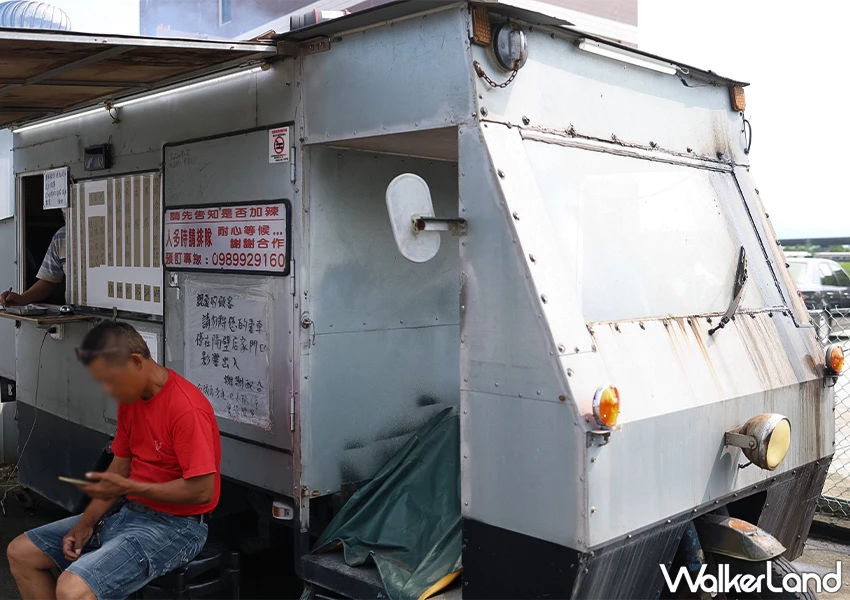 宜蘭香腸推薦!吳記大腸包小腸 裝甲車賣香腸超酷,記得打電話先預約。 宜蘭香腸推薦!吳記大腸包小腸 裝甲車賣香腸超酷,記得打電話先預約。