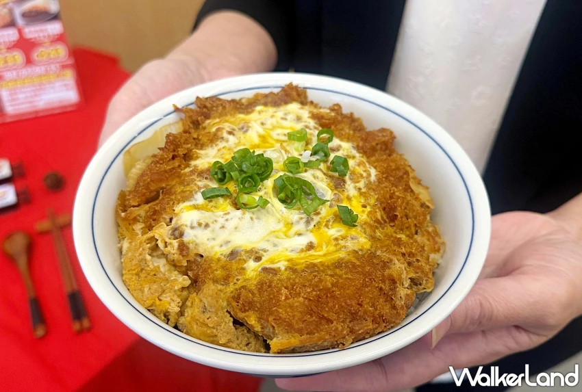 豬排丼吃掉17座101!吉豚屋10週年優惠199元起,再推限定招牌小燈粉絲必收。 豬排丼吃掉17座101!吉豚屋10週年優惠199元起,再推限定招牌小燈粉絲必收。