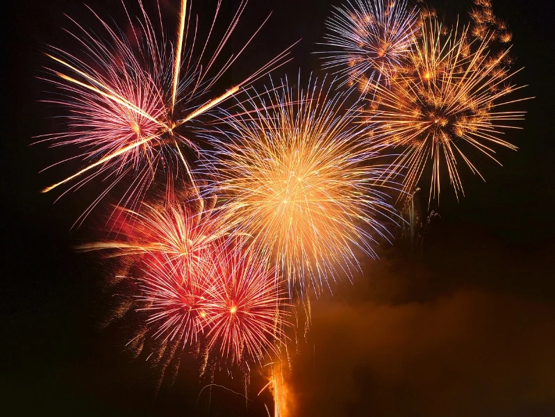 ▲祭典最大的亮點就是煙火大會,璀璨煙火在夜空中綻放超美。 ▲祭典最大的亮點就是煙火大會,璀璨煙火在夜空中綻放超美。