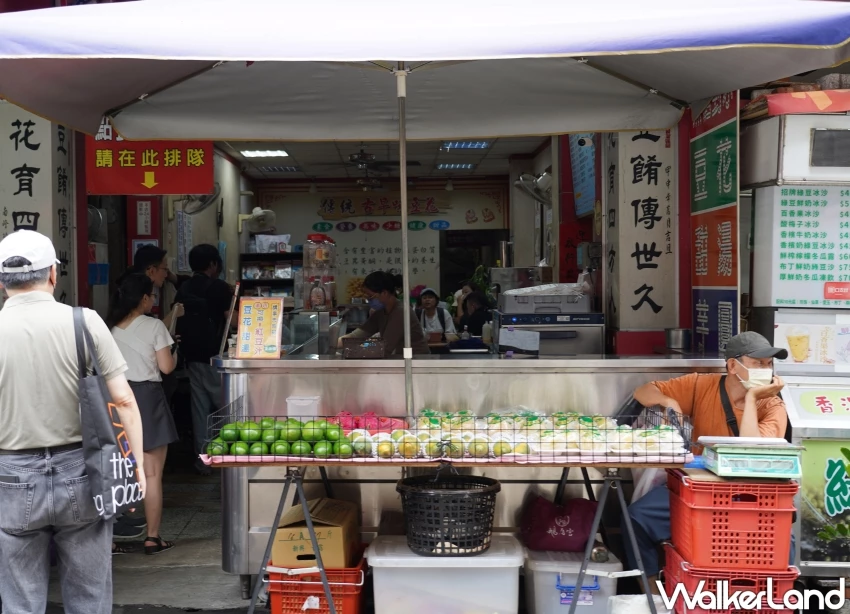 向上市場必吃豆花!30年老字號「向上豆花」,銅板價配料多到滿出碗,宵夜也能吃豆花。 向上市場必吃豆花!30年老字號「向上豆花」,銅板價配料多到滿出碗,宵夜也能吃豆花。